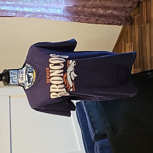 NFL Tops - Denver Broncos tee shirt size L